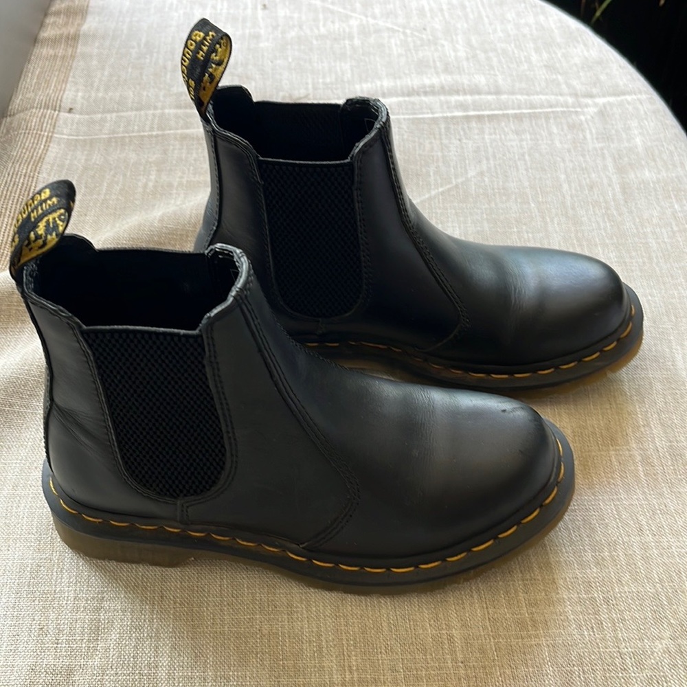 Dr. Martens- size 6